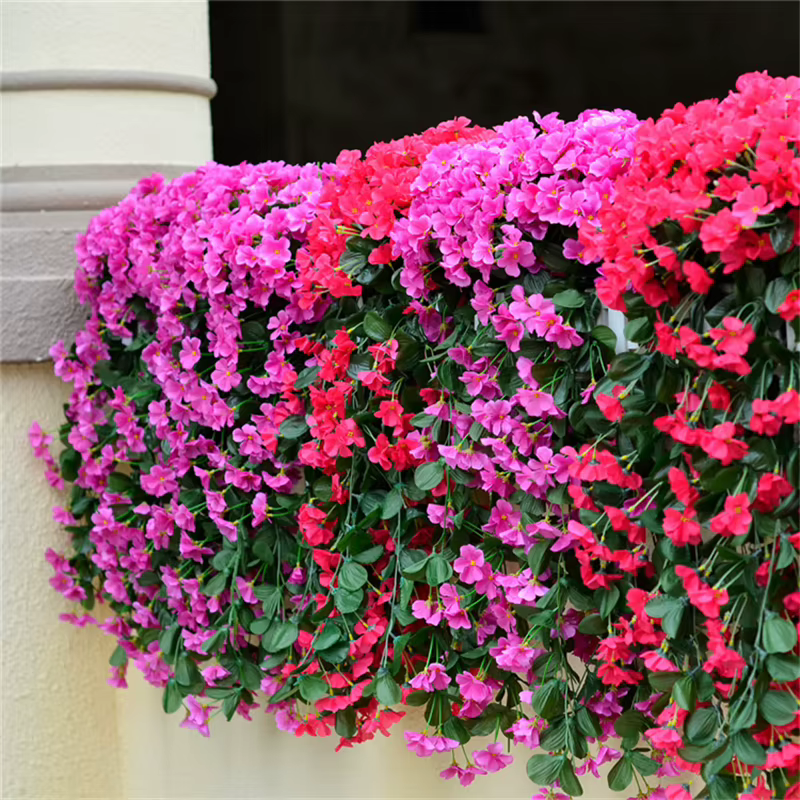Plante artificielle violette suspendue
