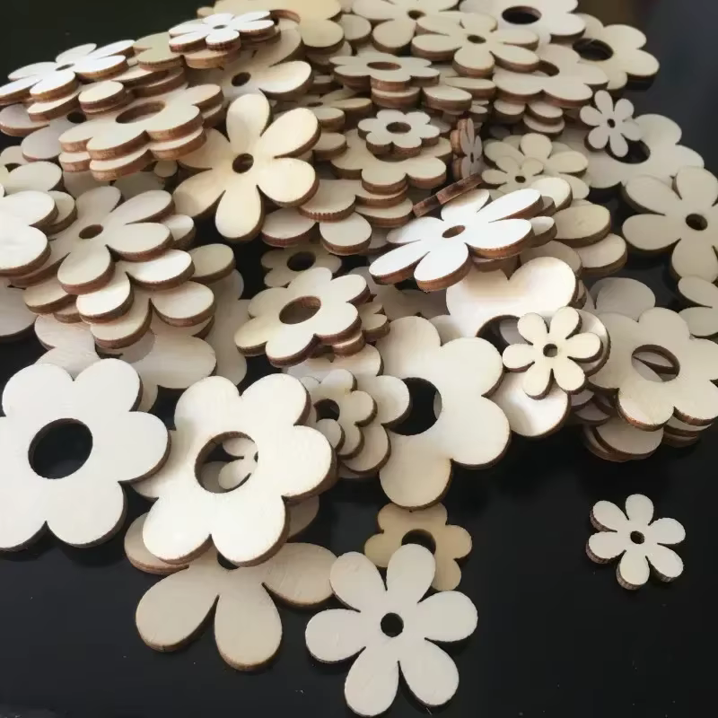 Ornements de fleurs en bois avec trou