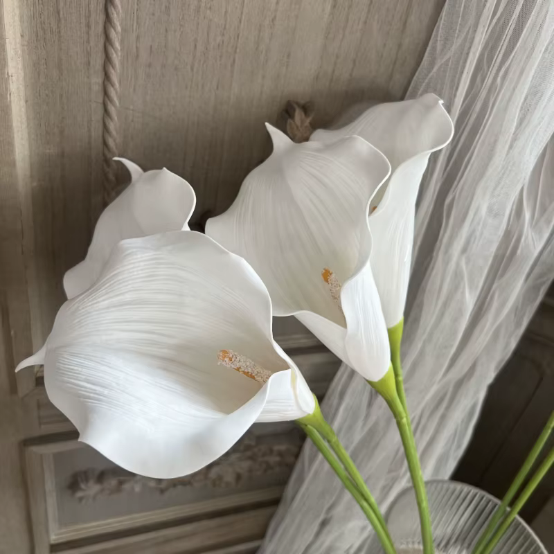Fleur artificielle de lys calla