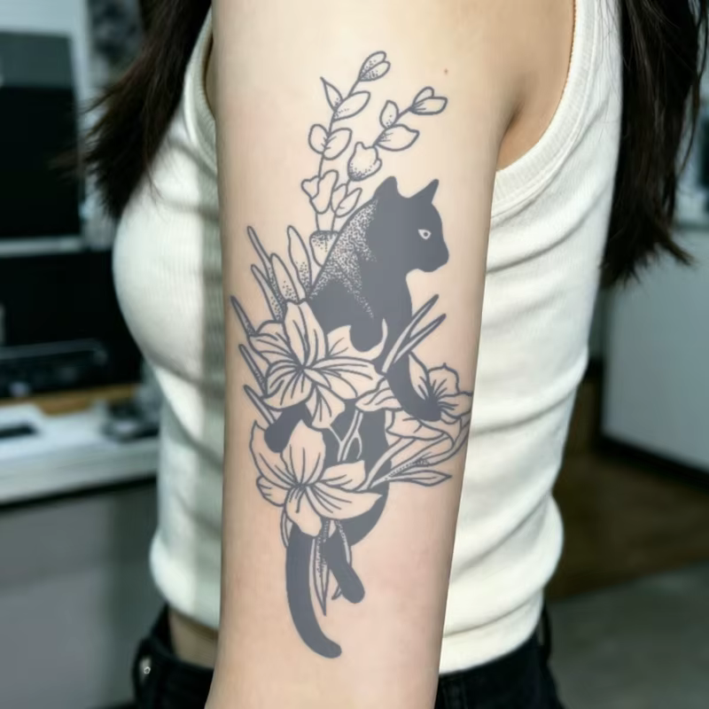 Autocollants de tatouage temporaire à base de plantes Cat and Flower, imperméables et durables pendant une à deux semaines, adaptés aux femmes, au bras et à la jambe