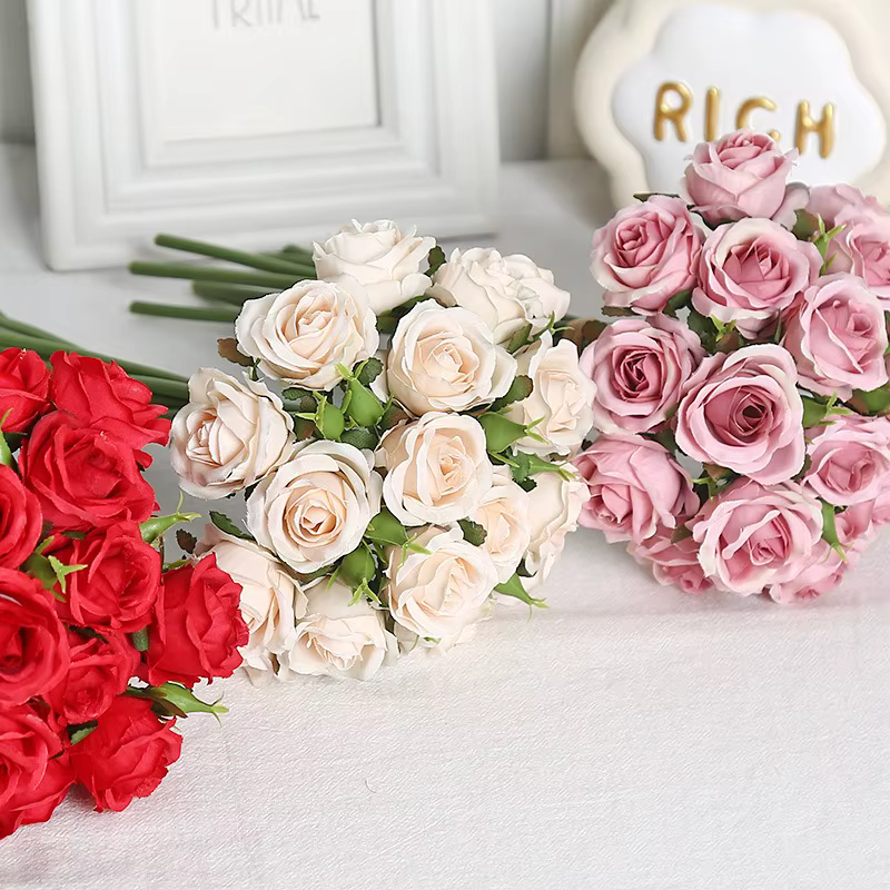 18 roses individuelles dans un bouquet