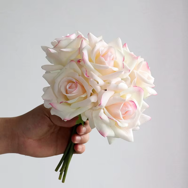 Roses artificielles hydratantes au toucher réel