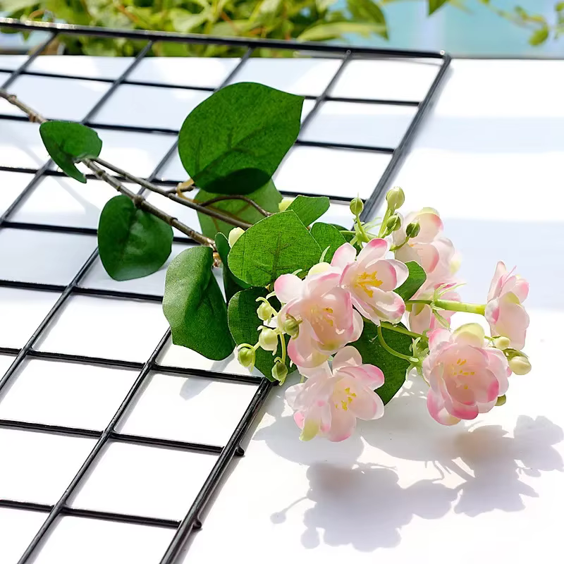 Petite fleur artificielle de jasmin
