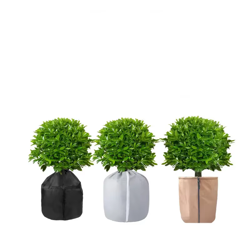Housse isolante pour plantes de jardin