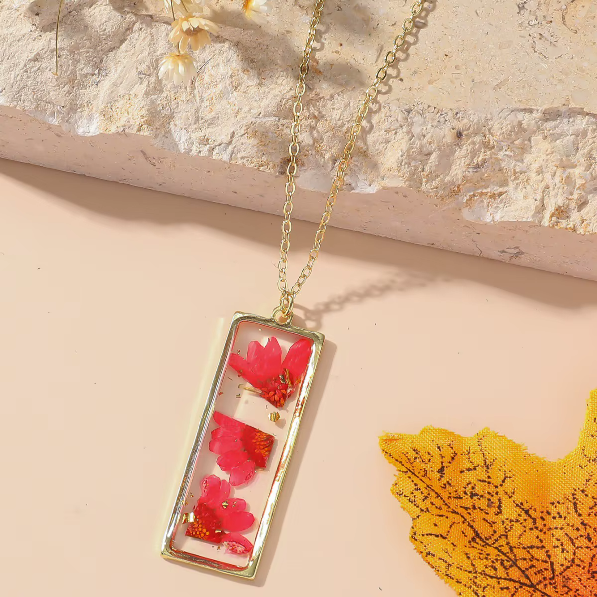 Collier pendentif en fleurs naturelles séchées