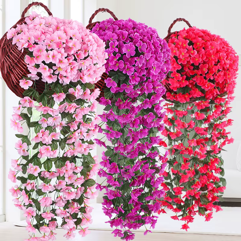 Plante artificielle violette suspendue