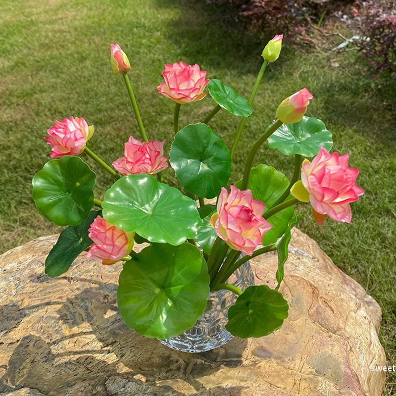 Fausse fleur de nénuphar en pot