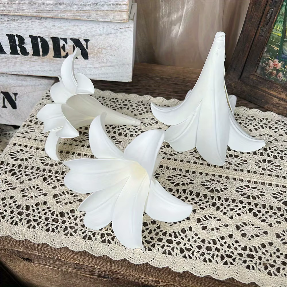 Têtes de fleurs de lys blanches artificielles