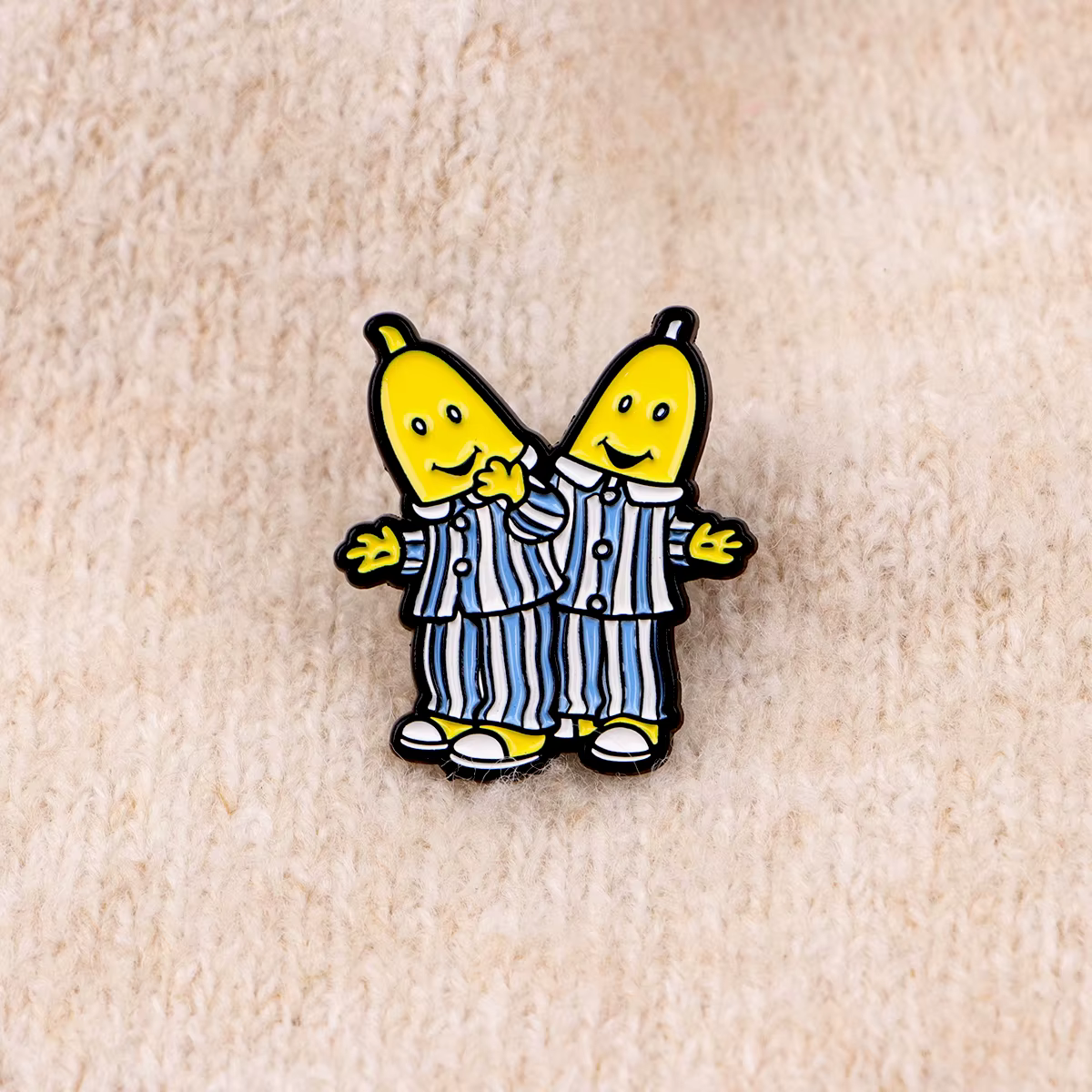 Broches en émail amusantes motif homme banane en pyjama, broche fruit de dessin animé, épinglette pour sac à dos, accessoires vestimentaires, bijoux de mode, cadeaux