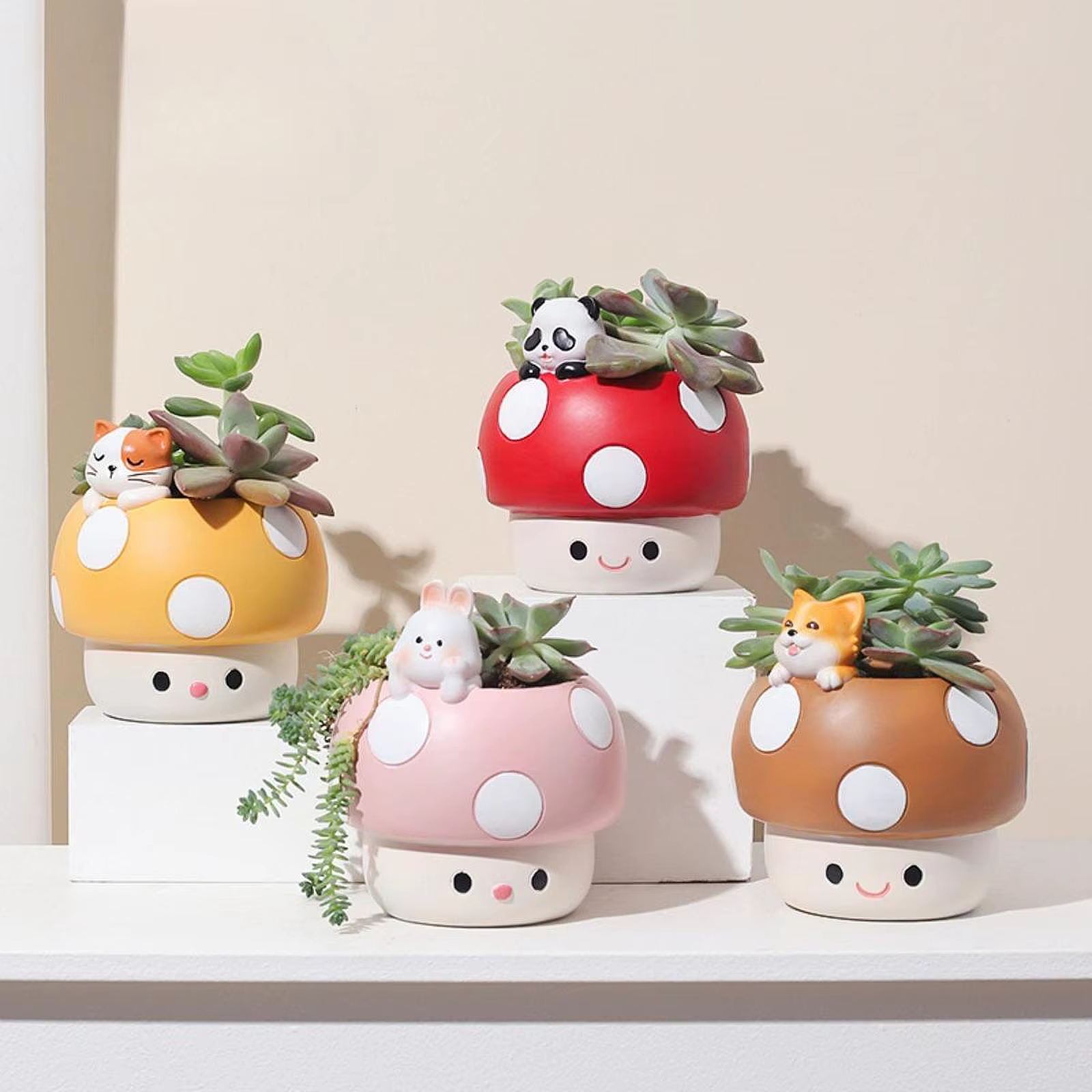 Pot de fleur en forme de champignon de dessin animé