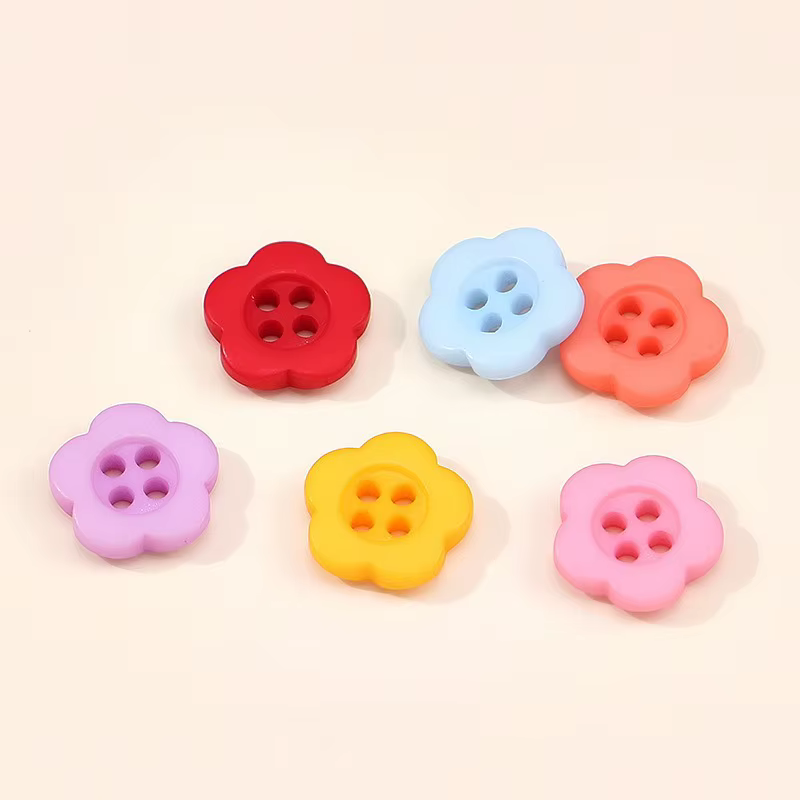 20 pièces/sac créatif fleur de prunier en forme de quatre yeux bouton coloré bricolage couleur bonbon Mini