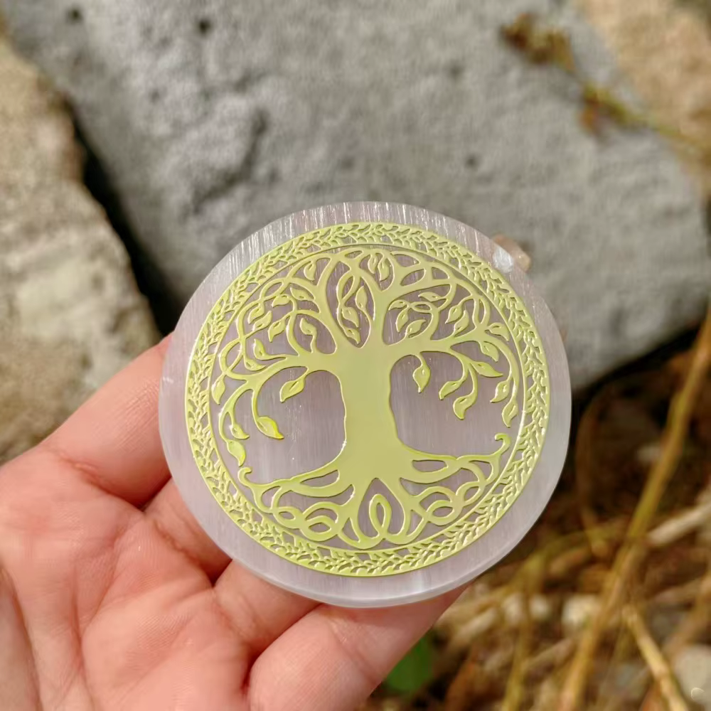 Plaque de Recharge en Sélénite Naturelle avec Symbole Om Arbre de Vie Géométrie Sacrée Dorée pour la Purification des Cristaux et la Guérison Énergétique