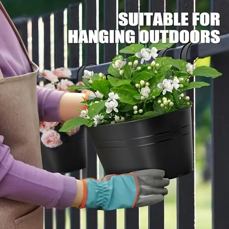 Pots de fleurs en fer avec trous et crochets de proximité