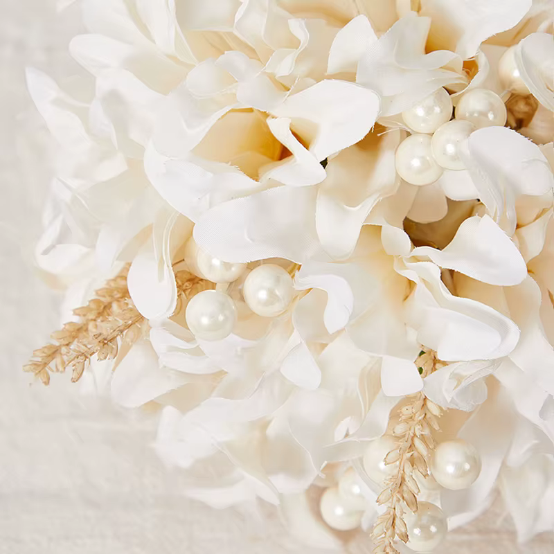 Bouquet artificiel de dahlias pour la mariée