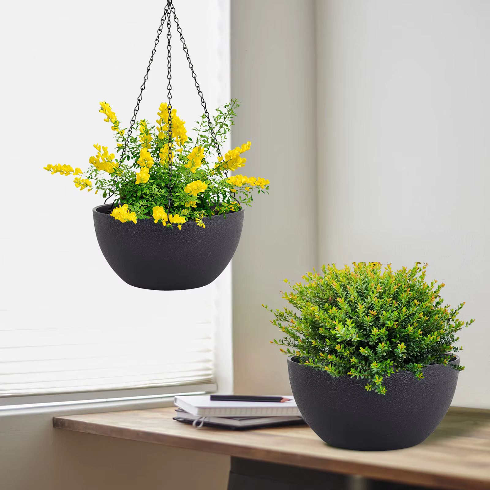 Ensemble de pots de fleurs avec trous de proximité