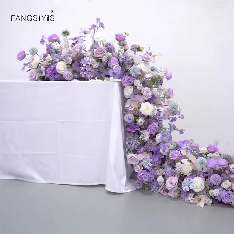 Fleur violette pour décor de table de mariage