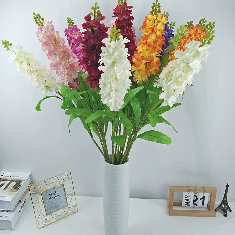 Branche de fleur violette artificielle de jacinthe avec feuille