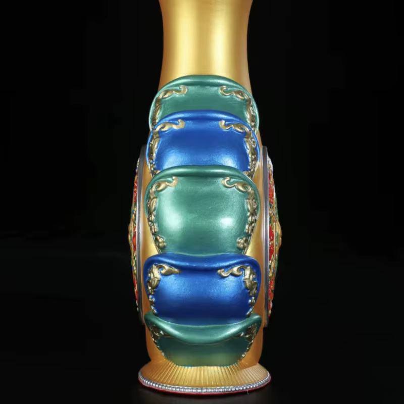 Vase bouddhiste en résine violette