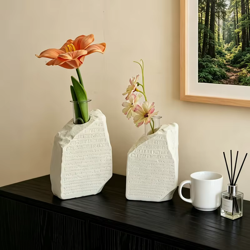 Vase en résine inspiré de la pierre de Rosette