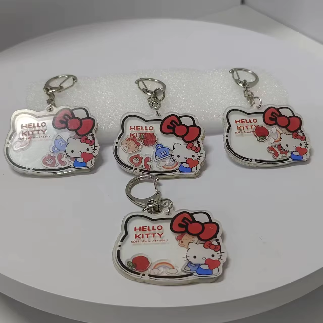 Porte-clés Hello Kitty Shaker ! Charm de sac en acrylique mignon avec paillettes. Cadeau Kawaii pour les amis. Accessoire tendance pour clés et sacs à dos