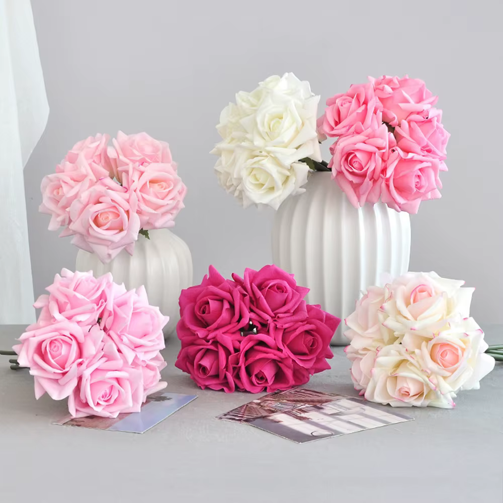 Bouquet de 5 roses bouclées avec sensation d'humidité artificielle