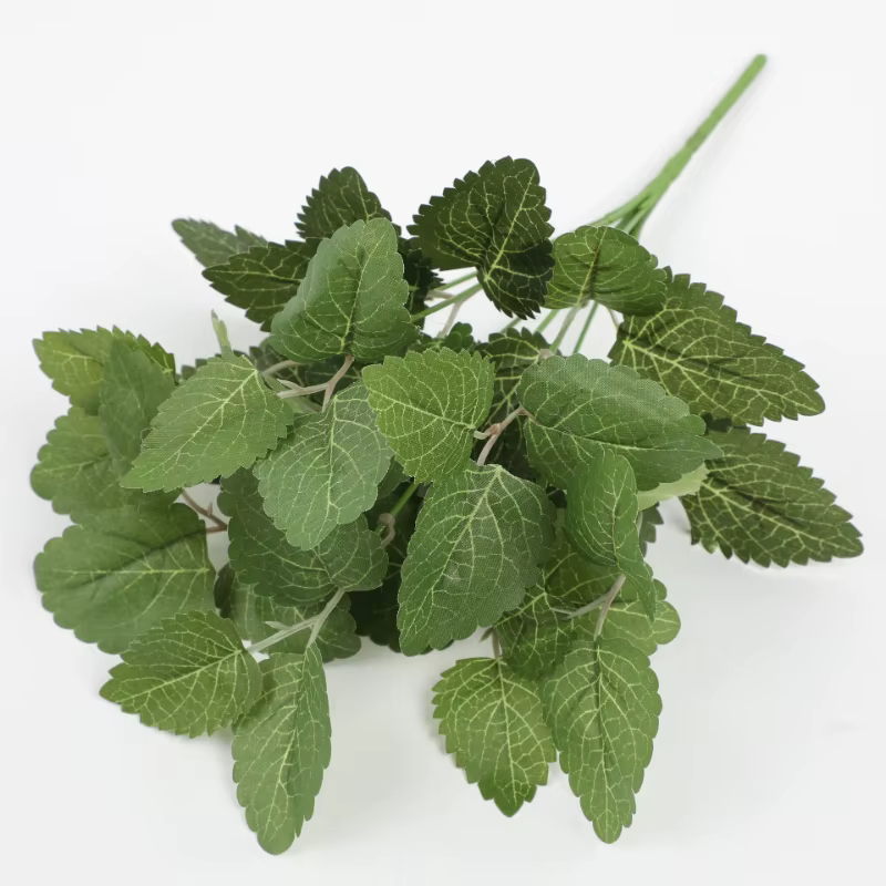 Fausse plante verte en soie
