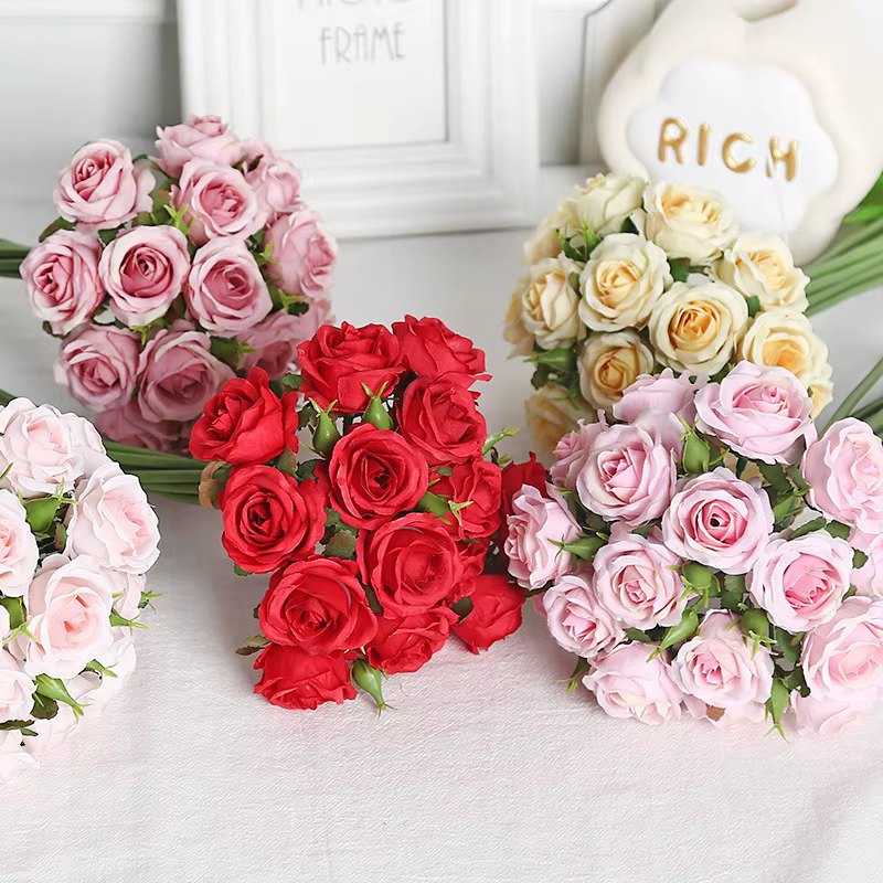 18 roses individuelles dans un bouquet