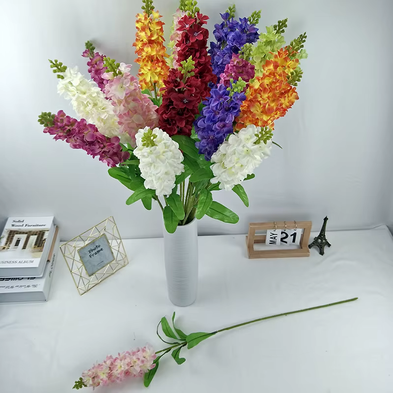 Branche de fleur violette de jacinthe artificielle avec feuille