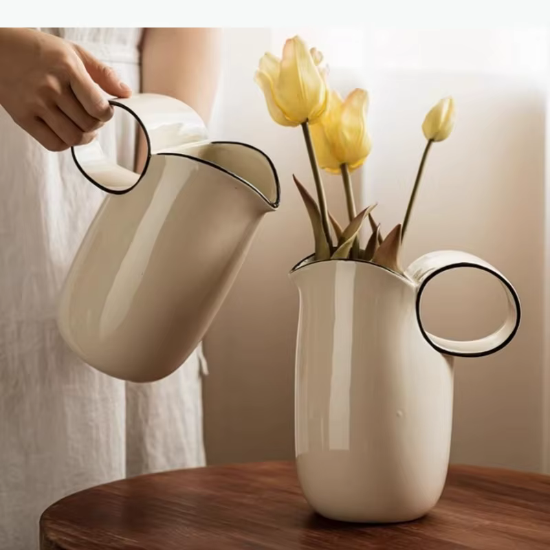 Vase en céramique en forme de pot