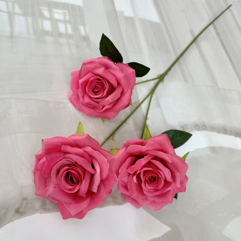 Fleur de rose diamant en soie pour table