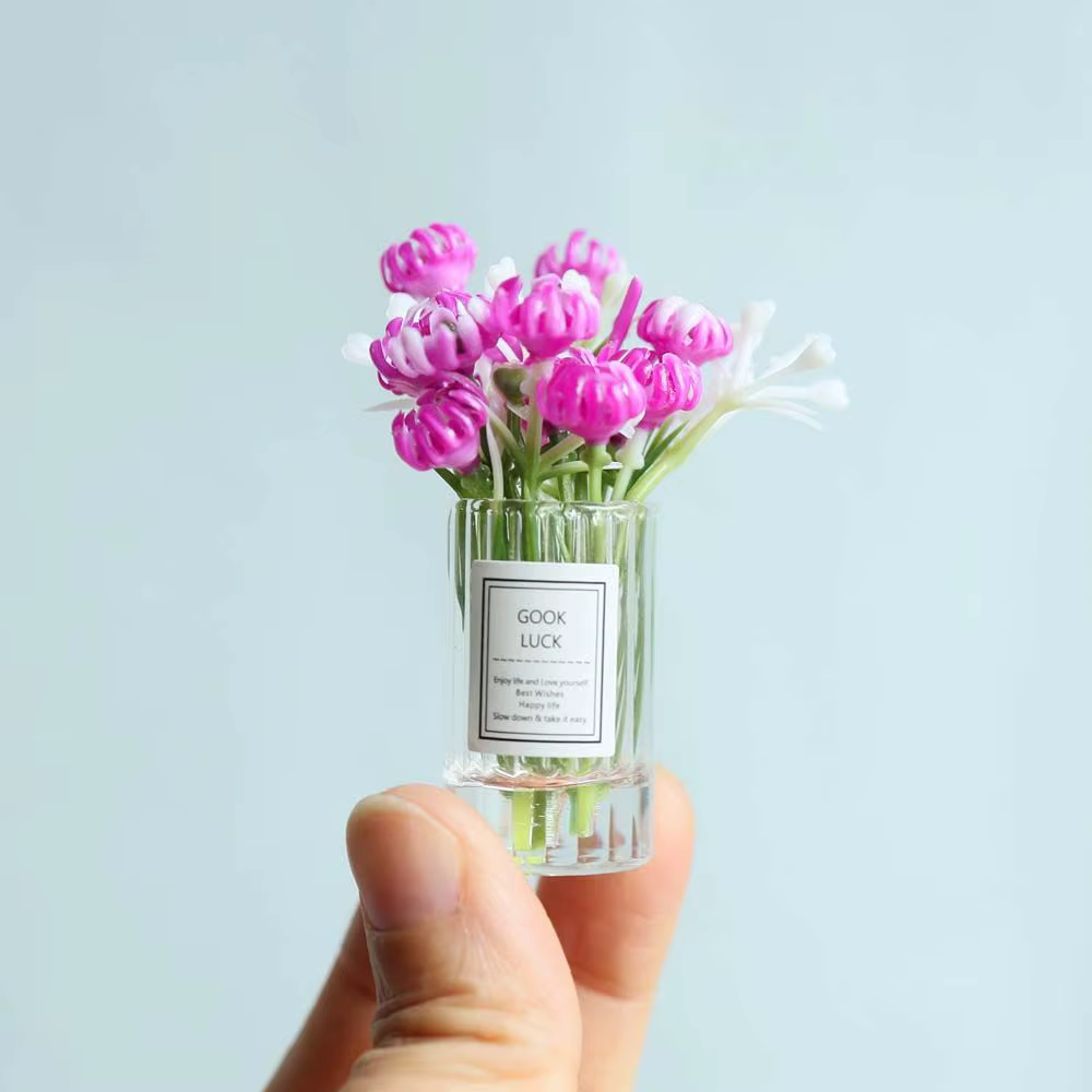Plantes en pot miniatures pour décoration de bureau