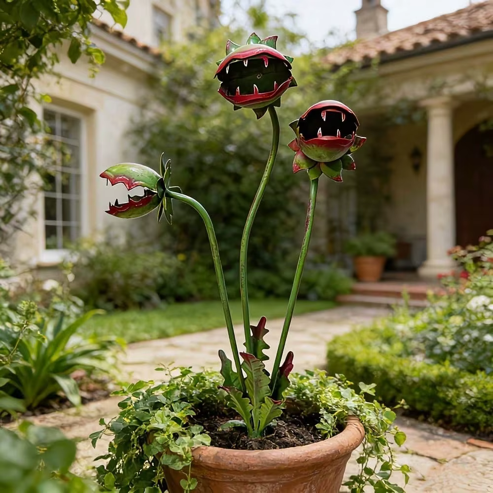 Décoration de jardin en métal peint en forme de fleur carnivore
