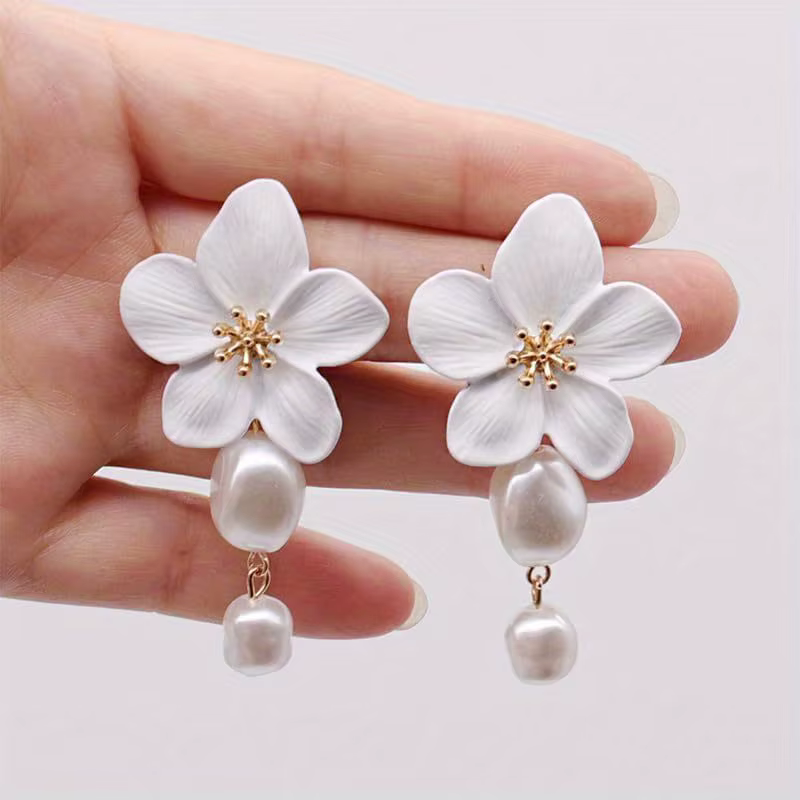Boucles d'oreilles florales bohèmes en perles, clous d'oreilles en forme de pétales de fleurs, bijoux pour femmes