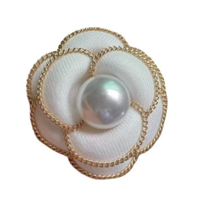 Broche en tissu avec perles et fleurs pour femmes