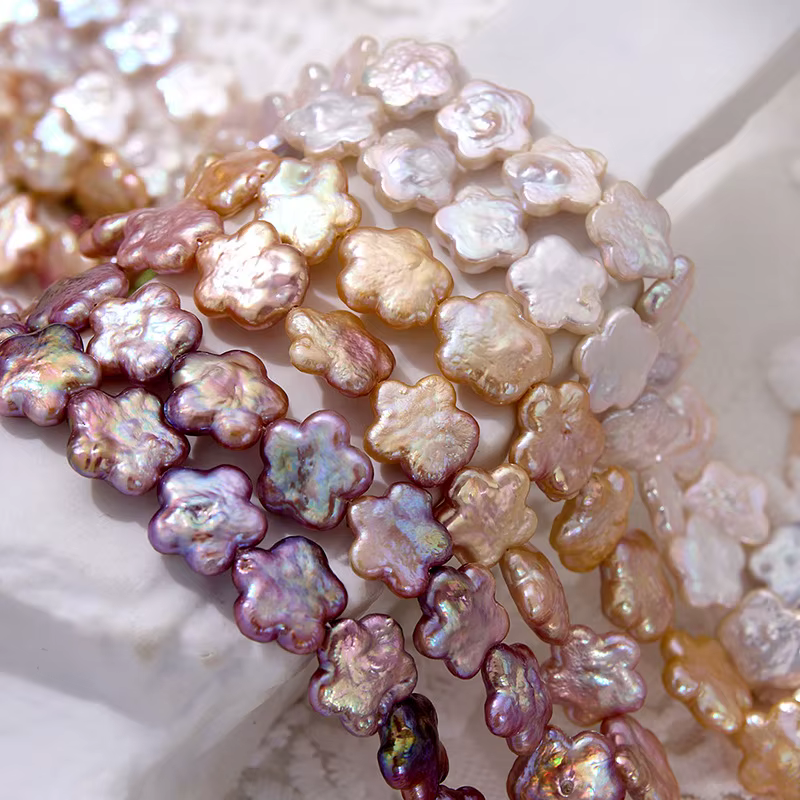 Perles d'eau douce naturelles en fleur de prunier baroque