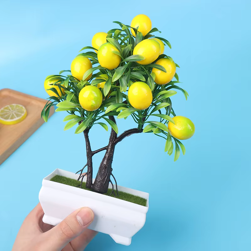 Plantes artificielles de citron en pot