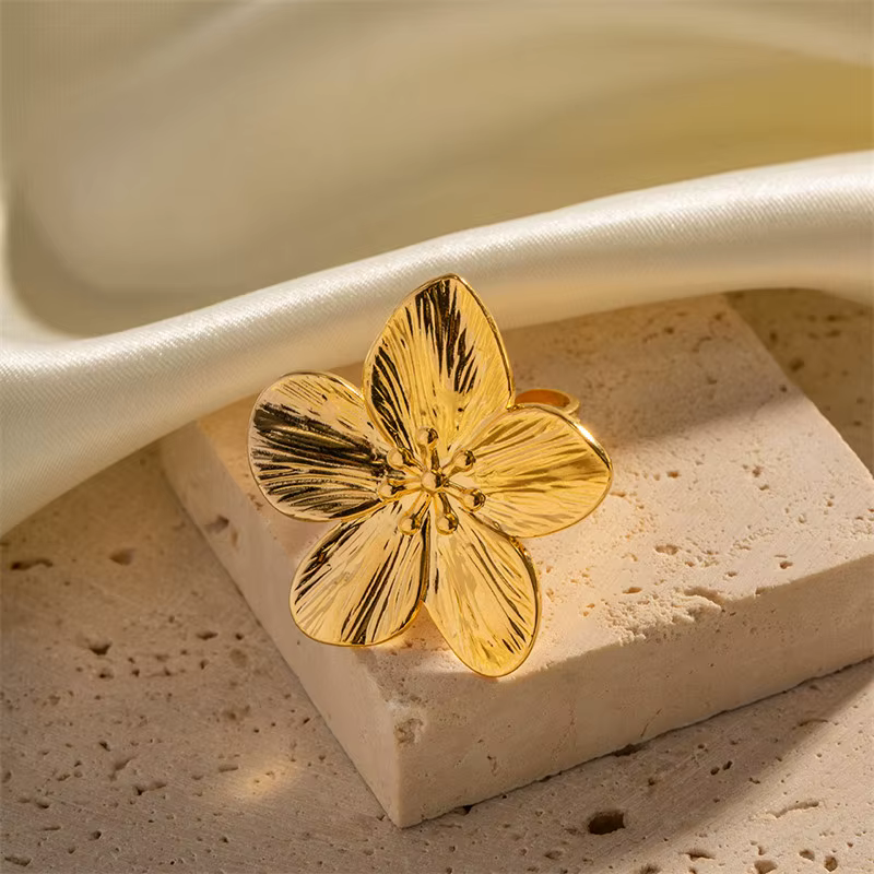 Bague à fleurs pour femmes, tempérament Simple, mode de fête, breloque tendance, bijoux étanches, cadeaux, vente en gros, nouvelle collection 2024