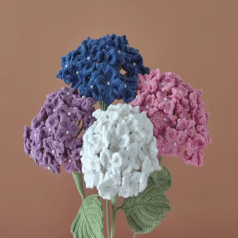 Fleurs en boule brodées à la main de haute qualité