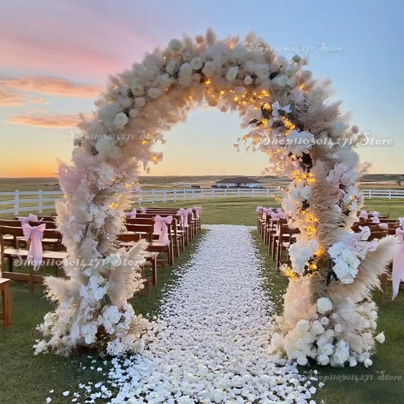 Arrangement floral de mariage de rose d'herbe de Pampas