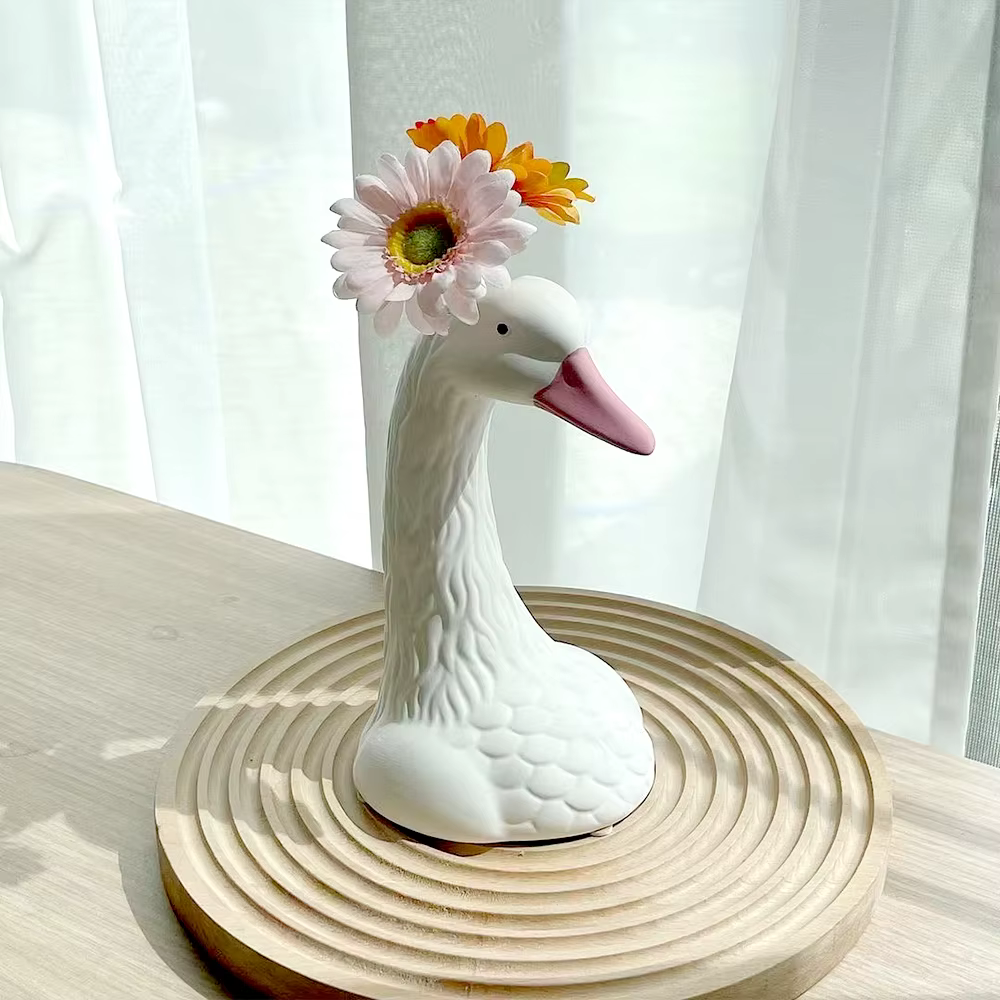Vase à fleurs rose doré