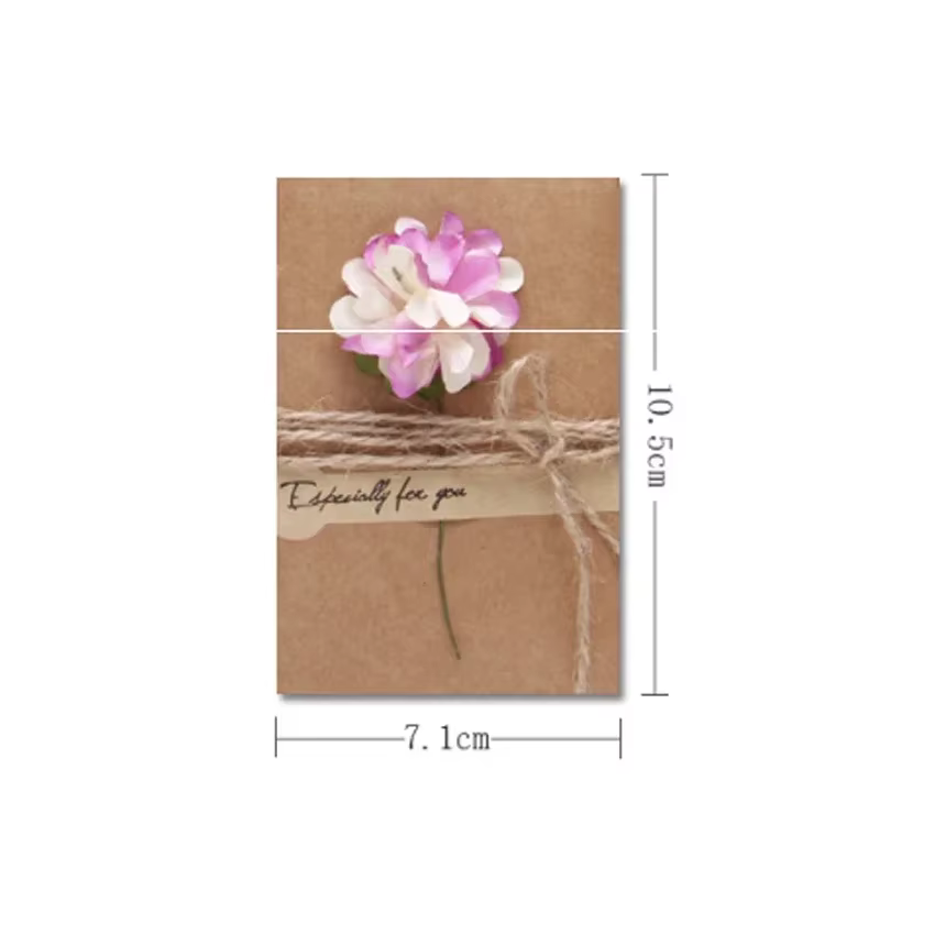 Carte de vœux à fleurs séchées en papier Kraft