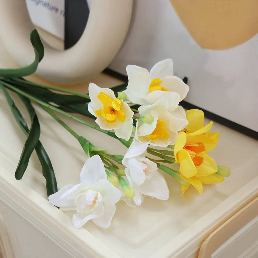 Fleurs de narcisse artificielles au toucher réel