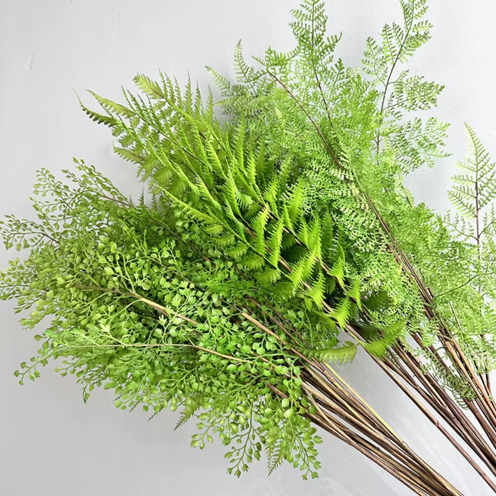 Branches de plantes de fougère artificielles réalistes