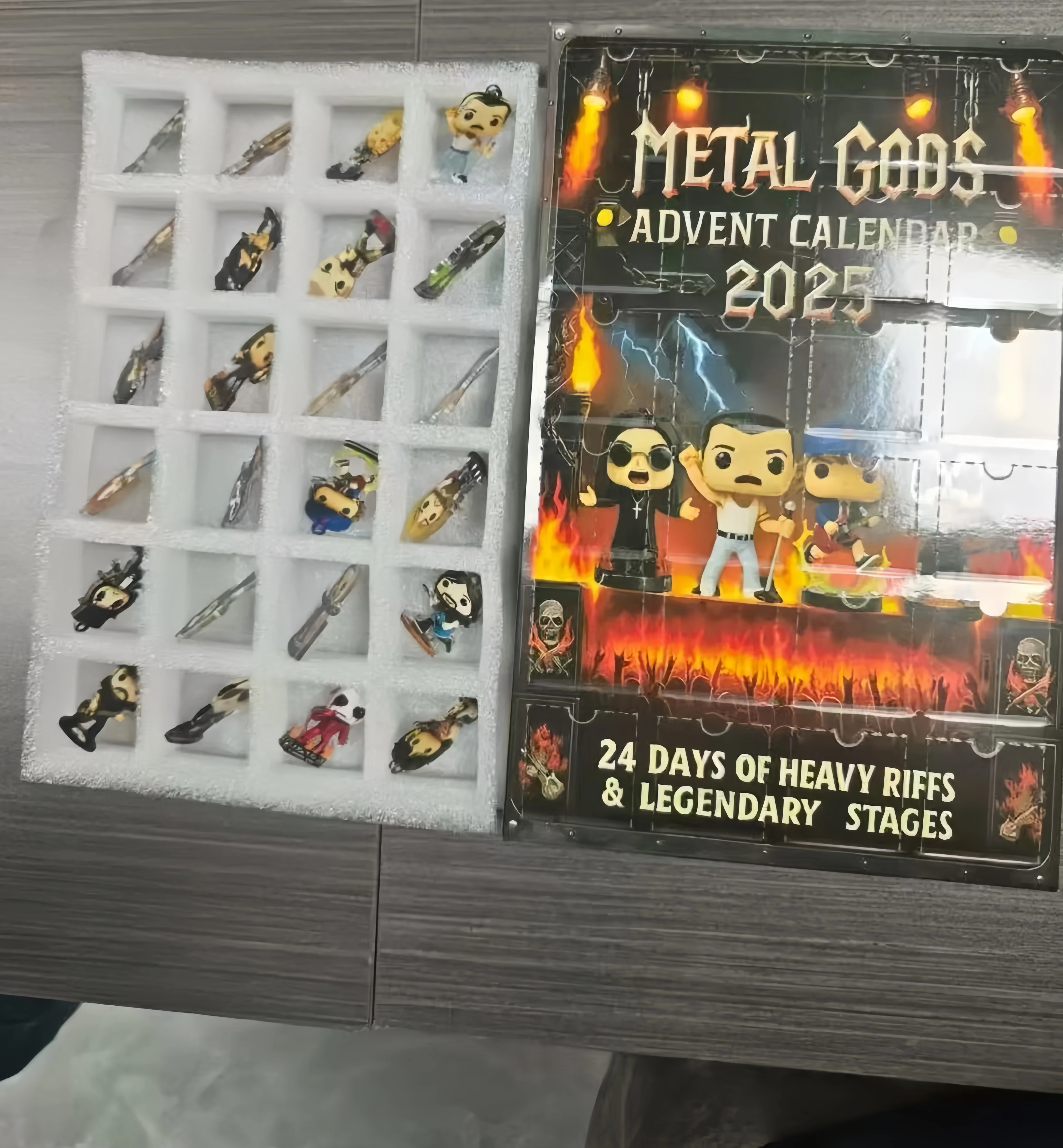 Calendrier de l'Avent Rock and Metal 24 jours Calendrier de l'Avent Eddie 2D Plat Acrylique suspendu Bande de Noël Pendentif Figure Porte-clés Cadeau