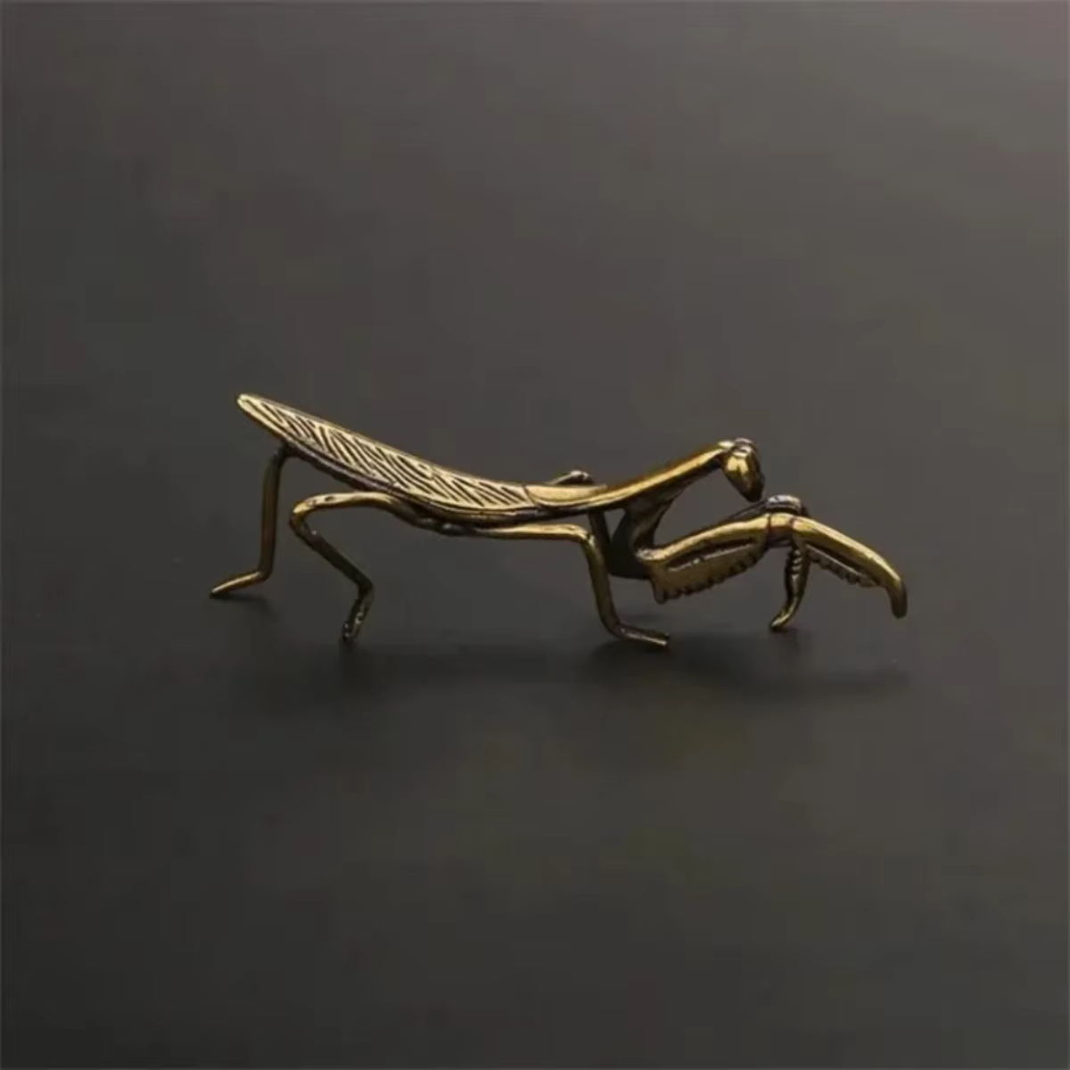 Ornement miniature Mantis en cuivre vintage