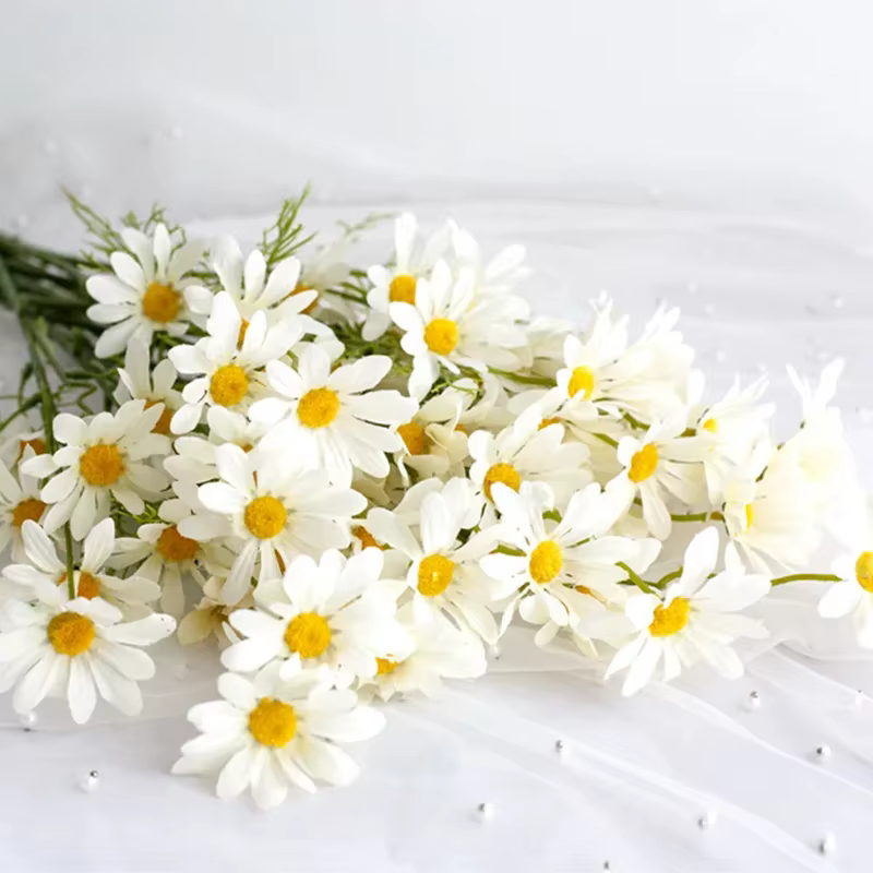 Fleurs artificielles, marguerites