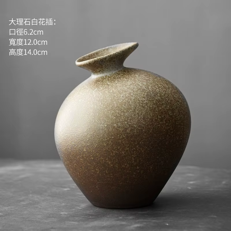 Vase en terre cuite noir