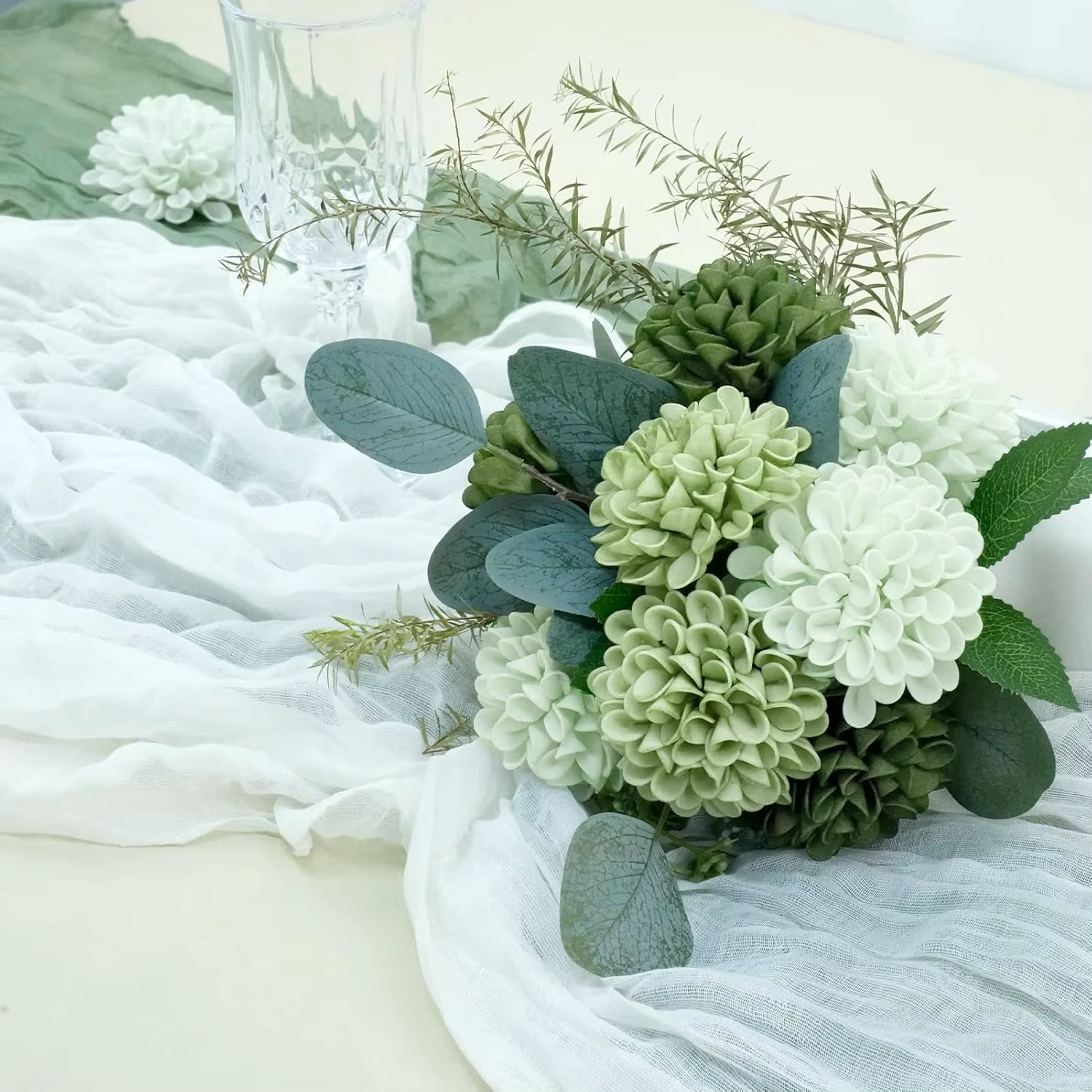 Fleurs de Dahlia vert chasseur et vert sauge