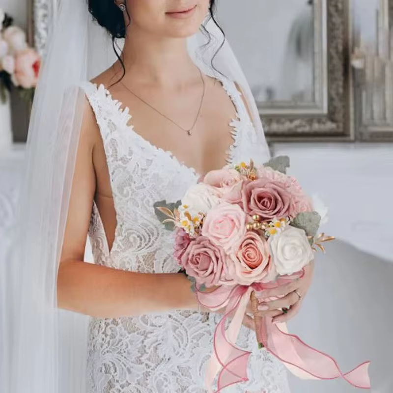 Bouquets de mariée en roses artificielles poussiéreuses