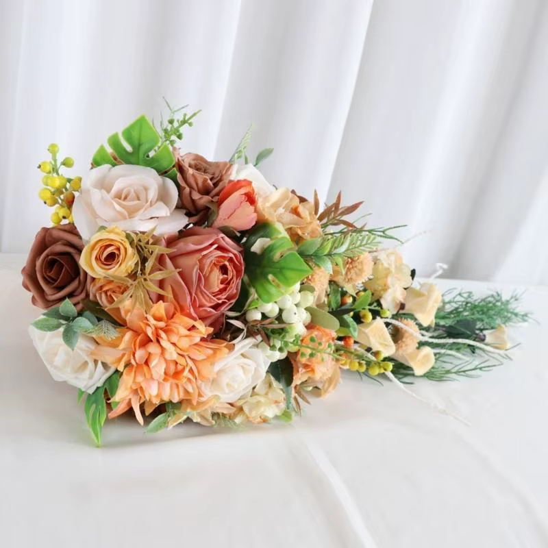 P9fe Bouquets rose champagne moderne pour mariée tenant des fleurs
